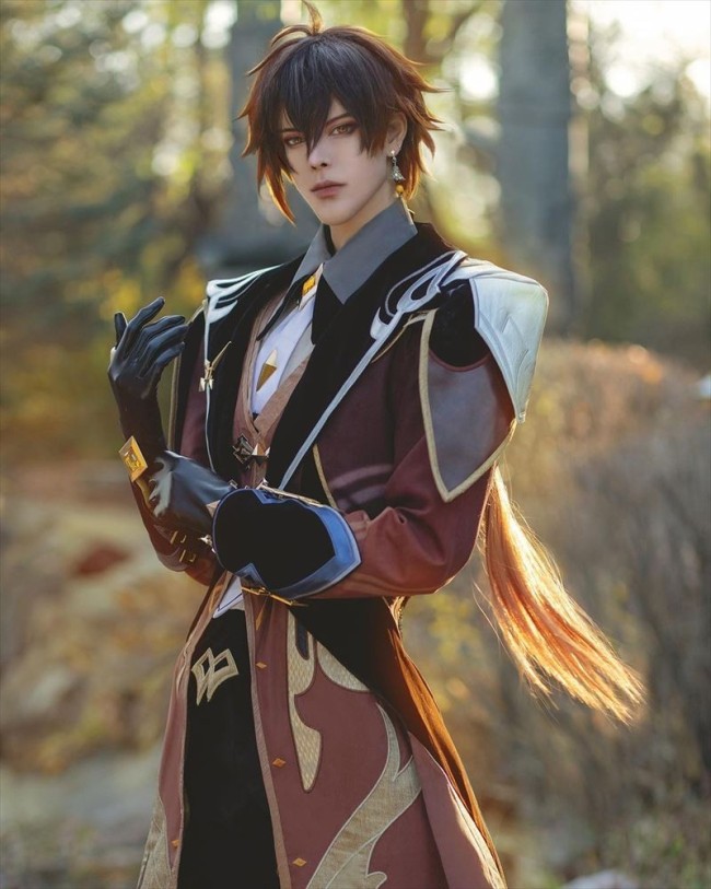 玩家COS《原神》人气角色钟离 高质量还原引赞_游戏频道_中华网