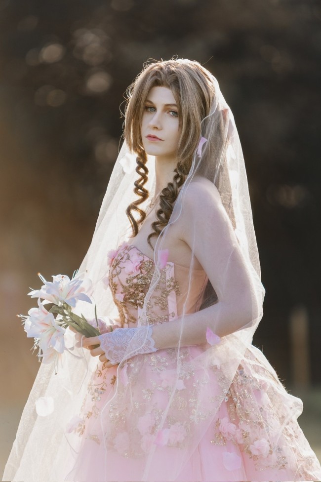 《最终幻想7》爱丽丝迎生日 多国粉丝出Cosplay庆祝