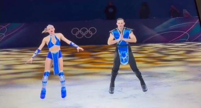 冬奥会花滑选手以《真人快打》风格表演 很有趣!