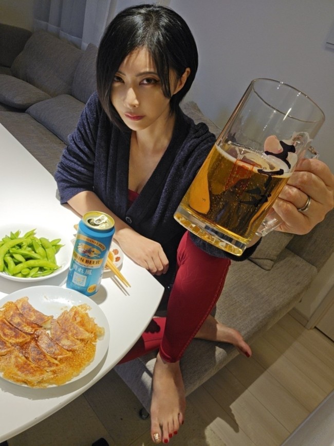 48岁艾达王Coser自称不擅长玩游戏！《生化危机9》交给助手玩