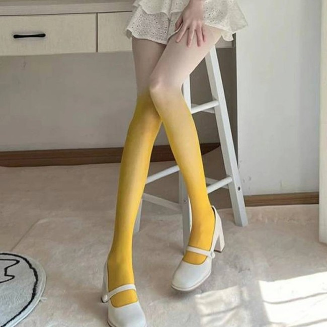 “渐变色丝袜”在海外走红 脚到大腿根从深到浅