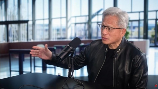 黄仁勋罕见谈生死:希望在工作中突然离世 最好当场毙命