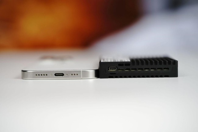 长江存储PE501 61.44TB图赏 疾速14200MB/s！