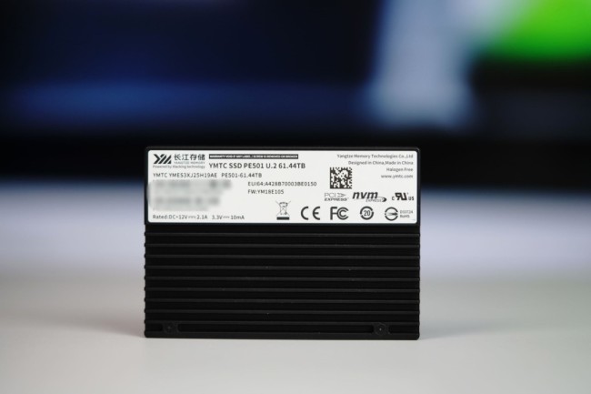 长江存储PE501 61.44TB图赏 疾速14200MB/s！