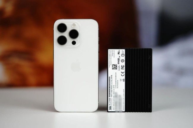 长江存储PE501 61.44TB图赏 疾速14200MB/s！