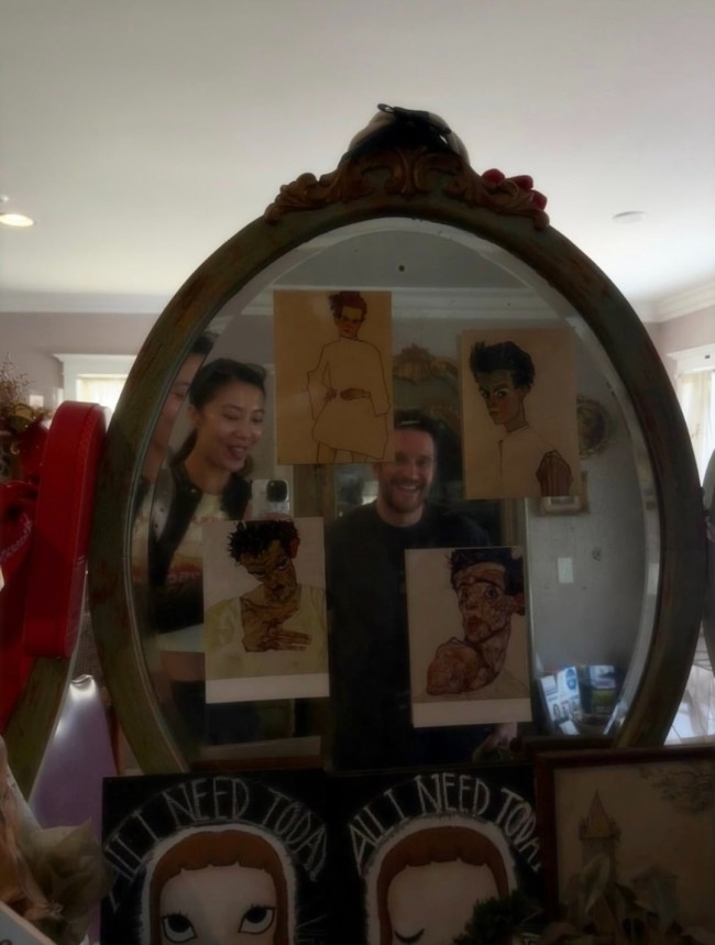 艾达王配音演员线下偶遇里昂配音 粉丝猜测是在暗示《生化危机：安魂曲》DLC