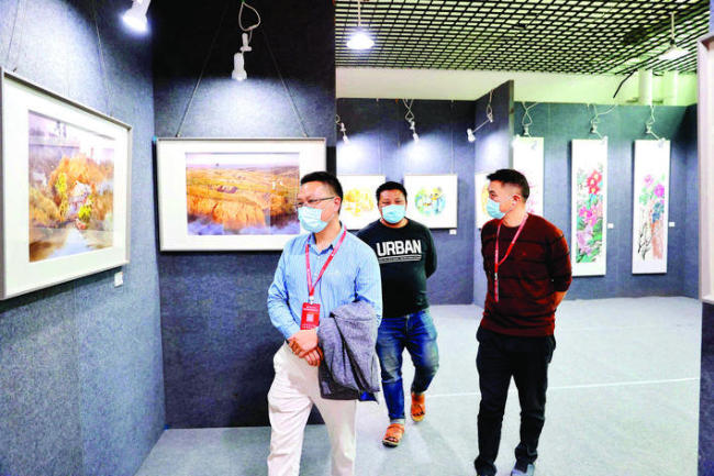 惠州首届名家矿彩美术精品展开展 市民可前往四角楼珠宝创意园免费参观