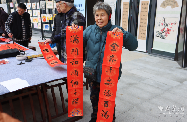 墨香沁冬至，玫瑰里书画美育公益市集暖人心