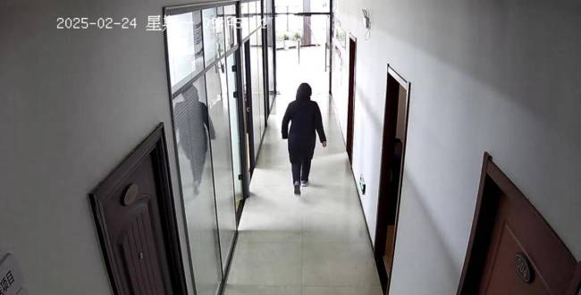 她无偿捐赠65250元，留下一个拨不通的空号 图1