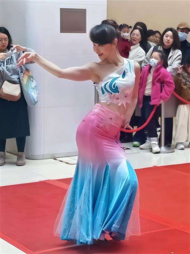 小学师生走进儿童医院，用公益演出传递温暖 图3