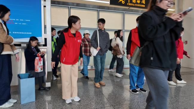 香港故事丨港人志愿服务队：爱心筑桥促深港融合