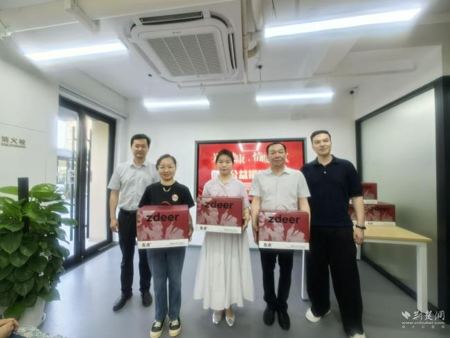 40台血压仪送到居民家门口，武汉政企联手将公益落到实处