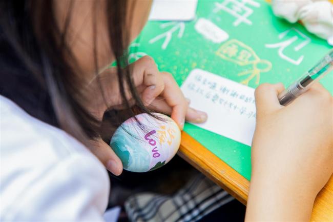 学3句手语， 画1颗彩蛋！武汉这场公益活动让聋哑儿童笑出了声