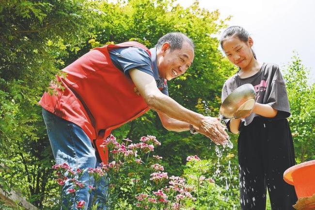 “梦想小屋”点亮大山微光 64个家庭的孩子住上舒心房