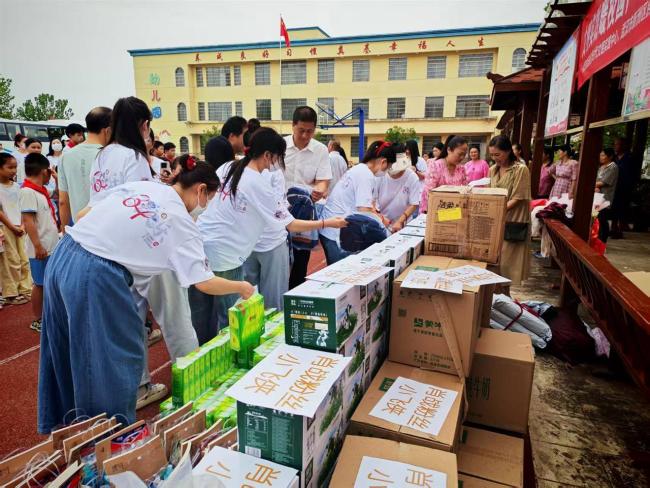 百余里爱心接力助开学，公益力量协同赋能老区教育