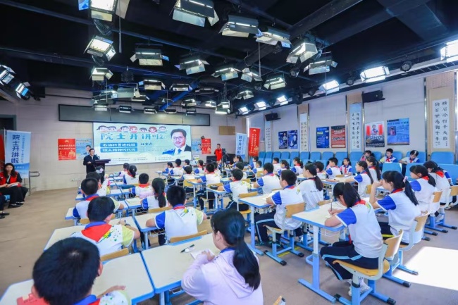 “探秘深地” 科普课 点燃少年石油梦