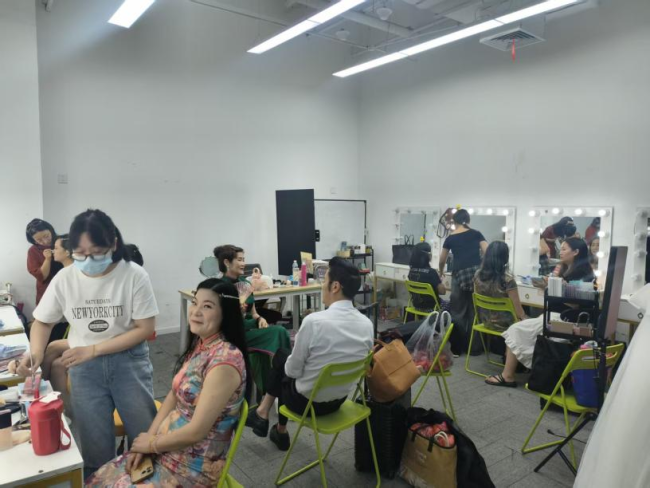 “美在杭州，助力银龄”公益外拍活动在湖滨街道温情启幕