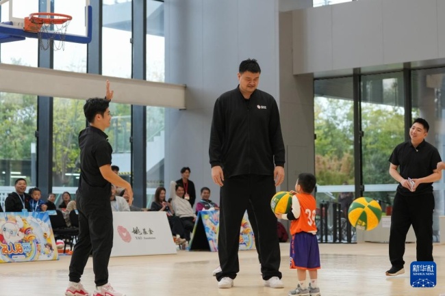 姚明助阵“大咖篮球训练课”