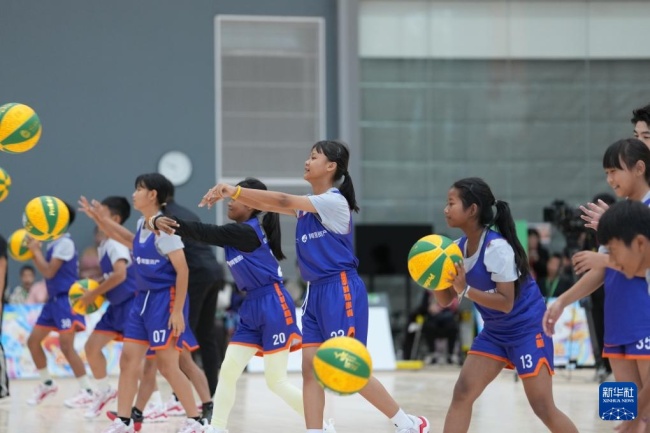 姚明助阵“大咖篮球训练课”