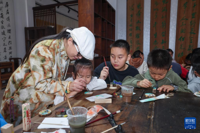 乡村爱心驿站助力青少年快乐成长