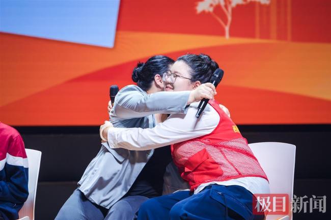 九年如一日服务新就业群体子女,爱心托管班的“母女志愿搭档”感动全场!