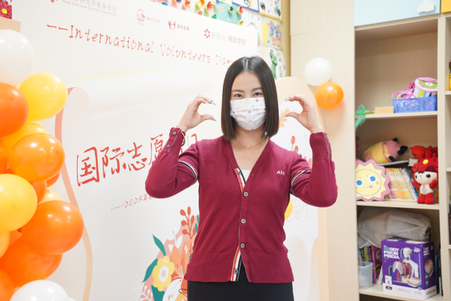 “这世界不停开花，我想放进你心里一朵！”