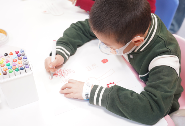 “这世界不停开花,我想放进你心里一朵!”