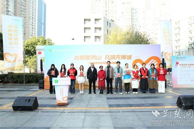 指尖“绘彩虹”,洪山助残市集开张啦