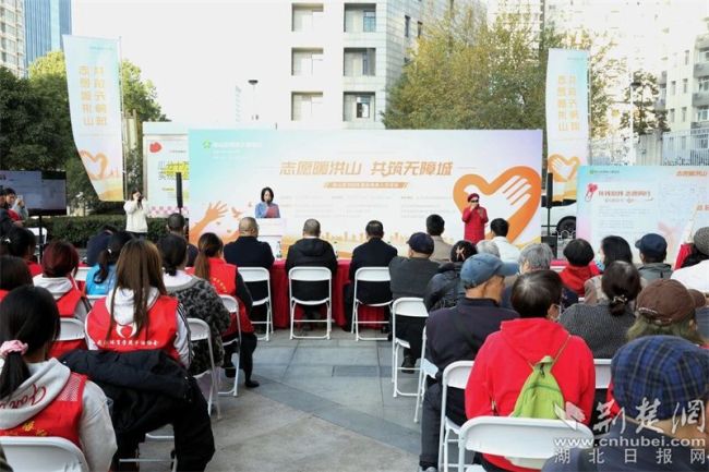 指尖“绘彩虹”，洪山助残市集开张啦