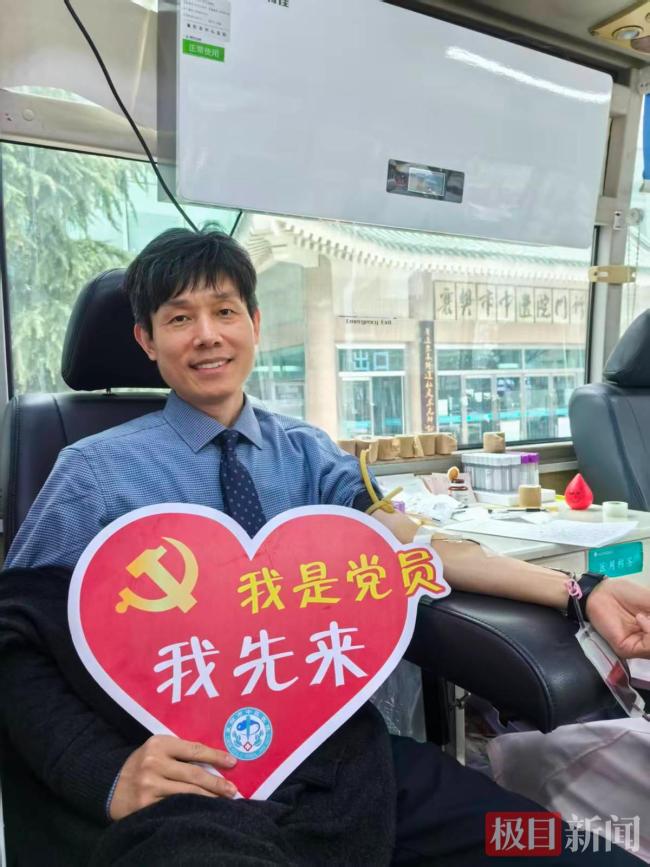 手术间隙撸起袖子，襄阳市中医医院职工踊跃参与无偿献血