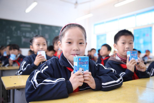 国家“学生饮用奶计划”课间征订与食堂供餐,双轮驱动为校园学生营养保驾护航
