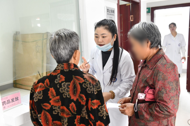 湖北航天医院开展“送健康下乡”惠民义诊