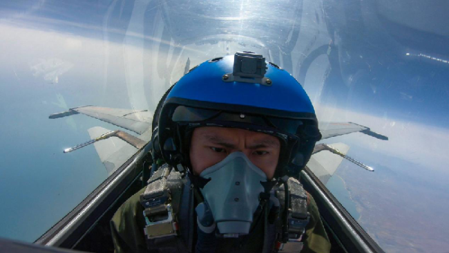 点赞！新一批舰载机飞行学员成功单飞