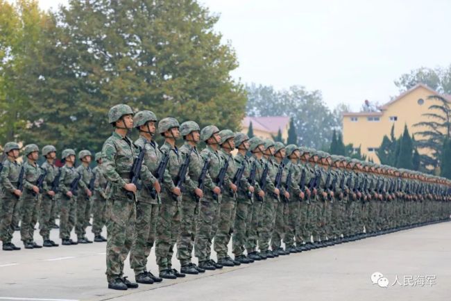 复制粘贴!千名新兵参加授枪仪式,太震撼了_国防军事_中华网