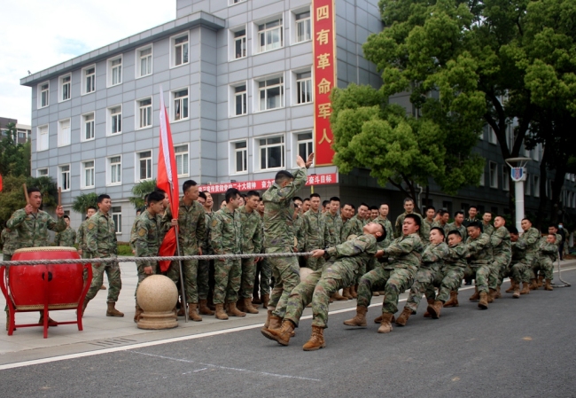 欢乐“五一”来拔河，激发官兵战斗力