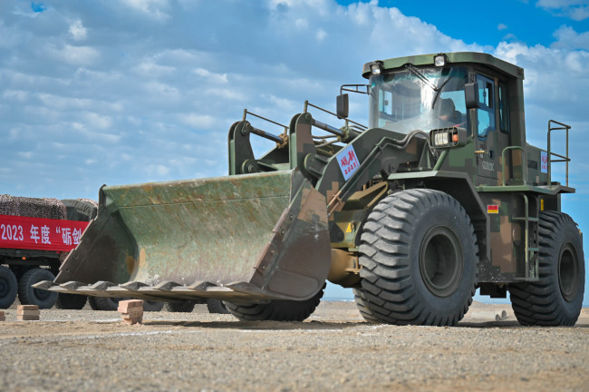 硬核这场工程机械比武大秀绝活