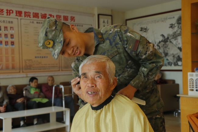 五一节假“不打烊”，义务助民显真情