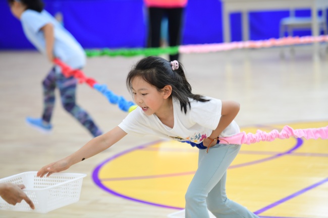 大手牵小手 共筑航天梦