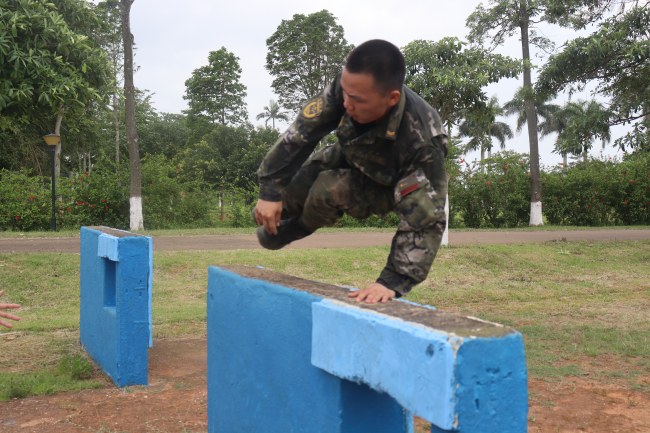 直击！武警官兵训练现场