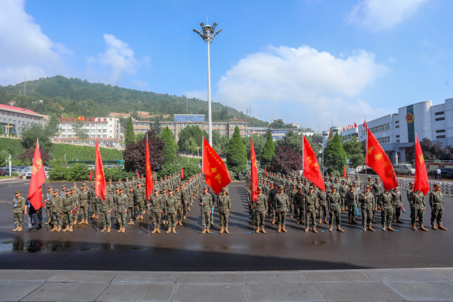 满屏热血、燃爆全场┃这场军体运动会硬核开战！