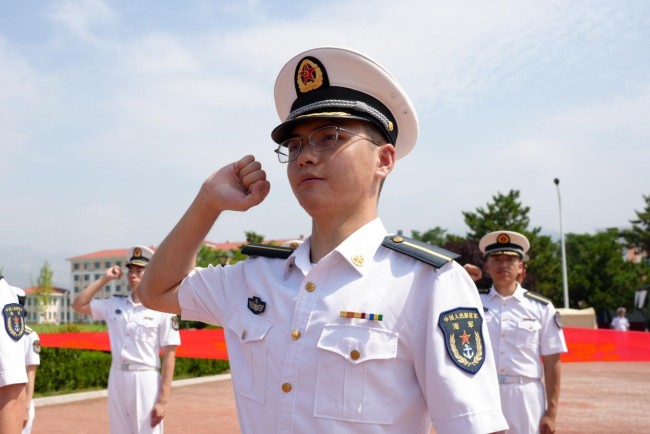 踏上“星”征程 这批新排长，颜值、实力双双在线！_国防军事_中华网