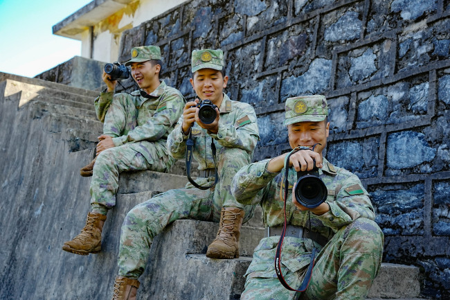 中国记者节|“兵记者”，记着打赢，记着兵