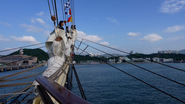 海军破浪舰技术停靠香港