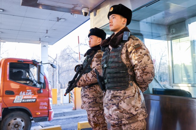 春运首日，北京环京检查站武警官兵严阵以待