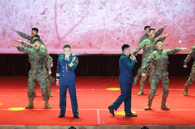 见证拼搏的“闪耀”！——中部战区空军地导某旅举办“紫塞尖兵”主题颁奖晚会