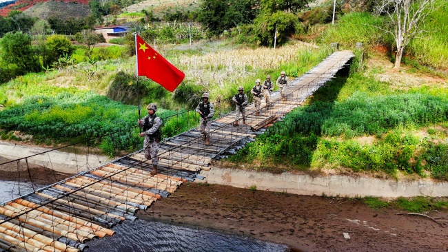 当哪吒遇上军人：跨次元的精神共鸣