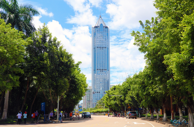 海口市重点项目——置地东方广场HFC翰德金融中心是一座268米高的写字楼。许尔生摄影