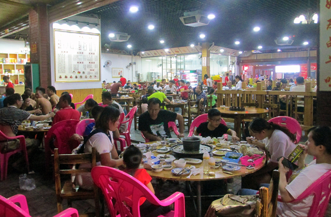 Haikou night market allows citizens and tourists to taste the authentic "night life" of the city. Photo by Xu Ersheng