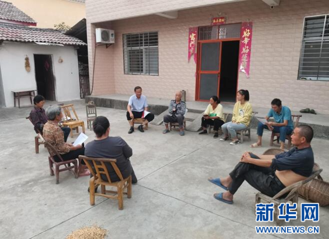 湖北南漳：“屋场会”为村级监督注入“廉动力”
