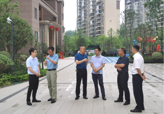 宜昌“交房即交证”迈入常态化， 碧桂园凤凰城244户业主喜领“大红本”